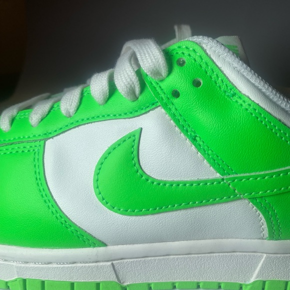 Nike Men's Green and White Athletic Shoes - Picture 5 of 10